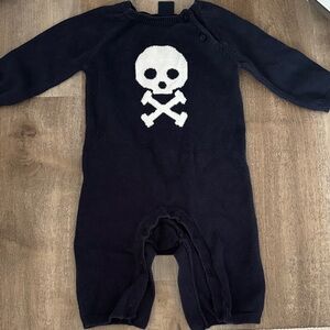 ✨GAP Blue Knit Footie with White Skull Motif